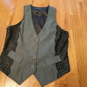Vest w/Lace